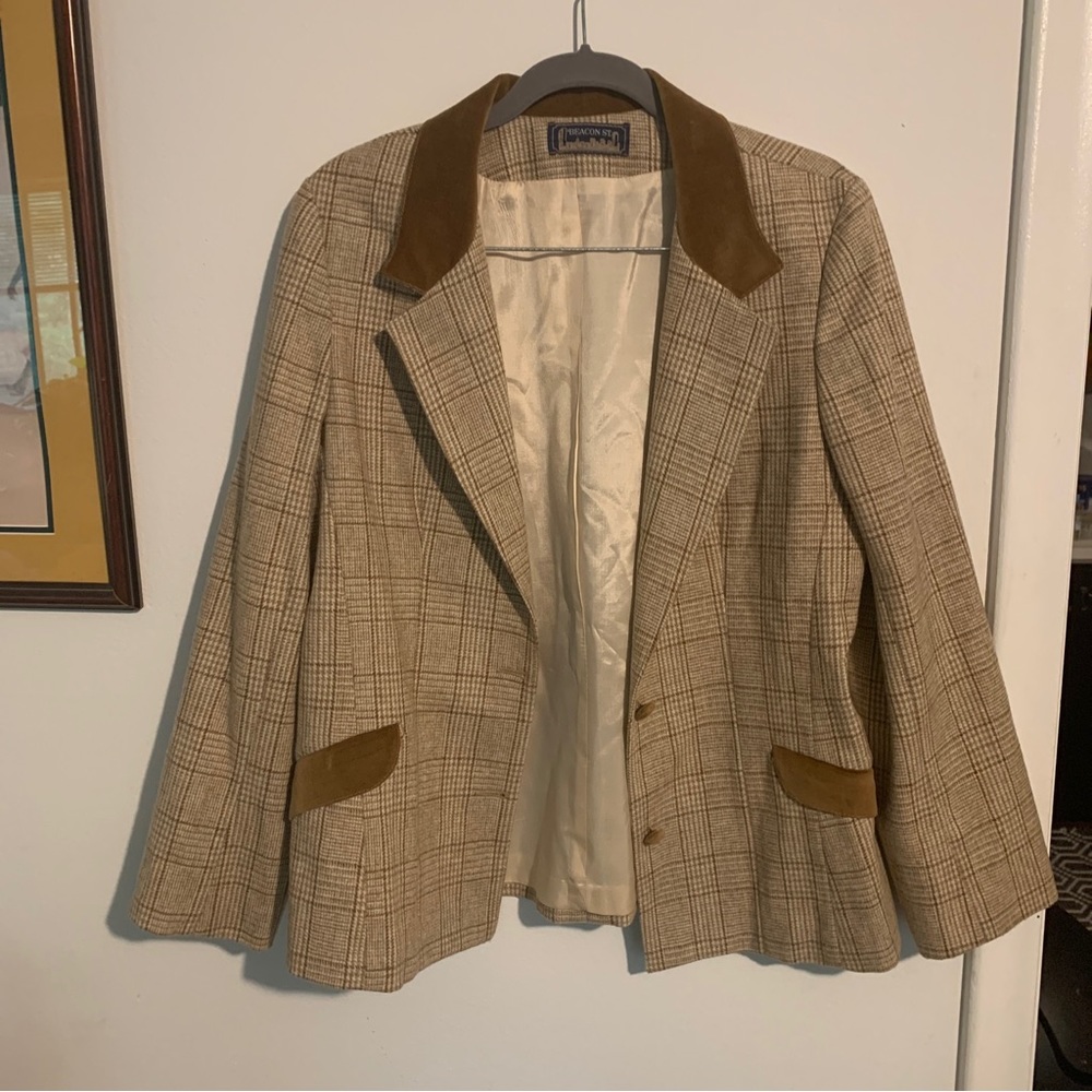 Beacon St womens blazer large.